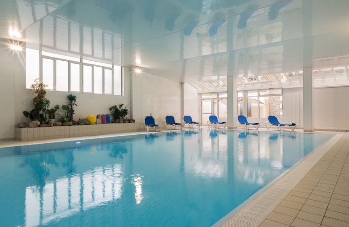 presentation of equipment 2 pool hotel